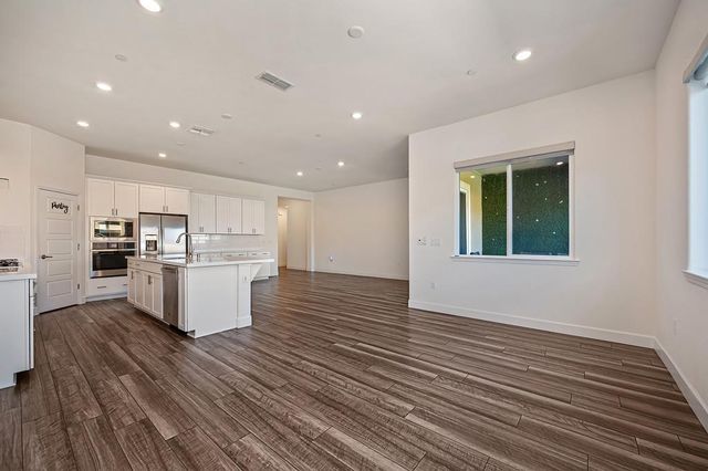 3725 Yellow Leaf Ave, Sacramento, CA 95835