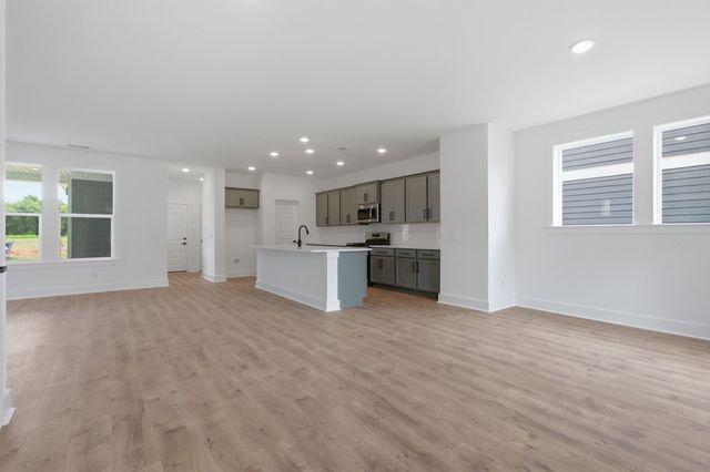 758 Caddy Xing, Columbia, TN 38401