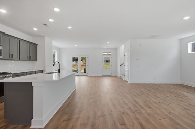 758 Caddy Xing, Columbia, TN 38401