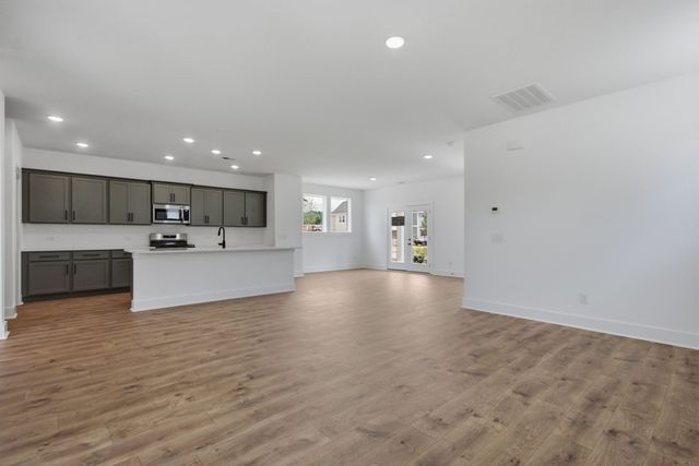 758 Caddy Xing, Columbia, TN 38401