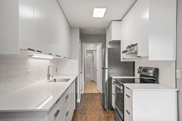 2201 Woodside Ln #10, Sacramento, CA 95825