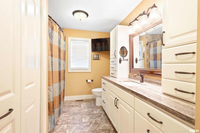 24711 178TH Street, Pleasant Valley, IA 52767