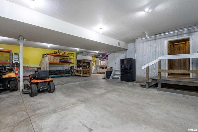 24711 178TH Street, Pleasant Valley, IA 52767