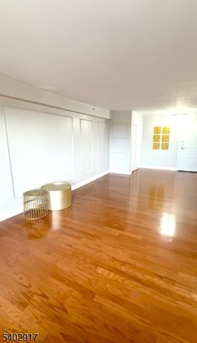 60 Parkway Dr 10G, East Orange City, NJ 07017