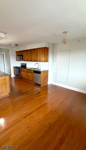 60 Parkway Dr 10G, East Orange City, NJ 07017
