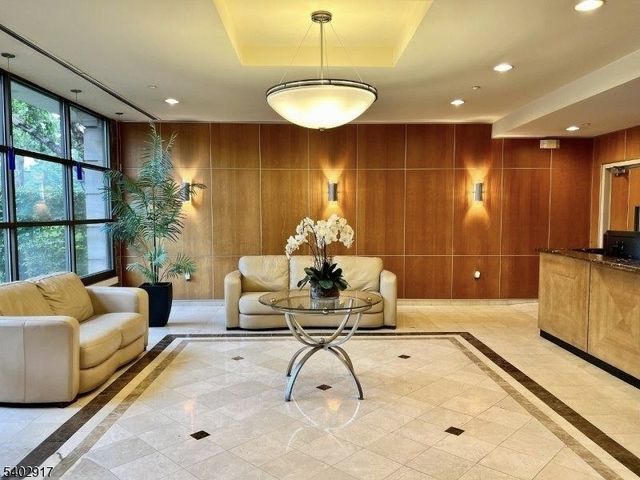 60 Parkway Dr 10G, East Orange City, NJ 07017