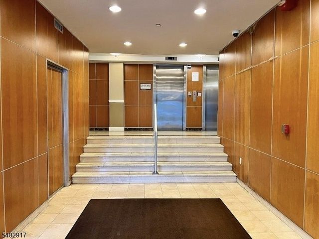 60 Parkway Dr 10G, East Orange City, NJ 07017