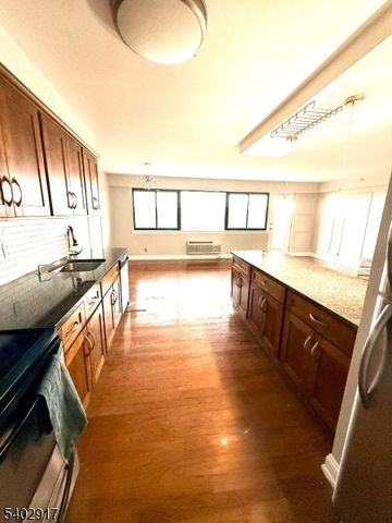 60 Parkway Dr 10G, East Orange City, NJ 07017