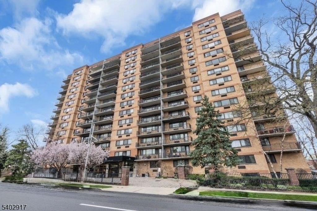 60 Parkway Dr 10G, East Orange City, NJ 07017