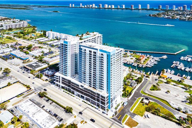 220 LAKE SHORE DR Drive 1107, Lake Park, FL 33403