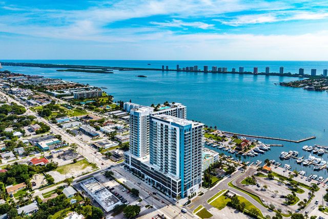 220 LAKE SHORE DR Drive 1107, Lake Park, FL 33403