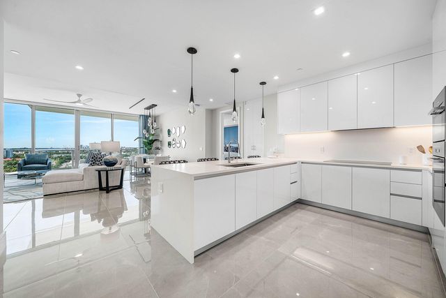 220 LAKE SHORE DR Drive 1107, Lake Park, FL 33403