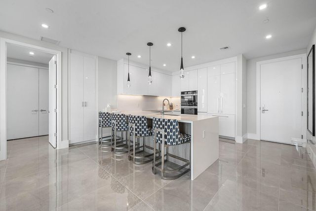 220 LAKE SHORE DR Drive 1107, Lake Park, FL 33403
