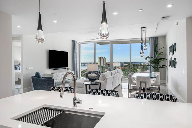 220 LAKE SHORE DR Drive 1107, Lake Park, FL 33403