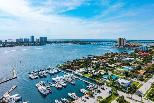 220 LAKE SHORE DR Drive 1107, Lake Park, FL 33403