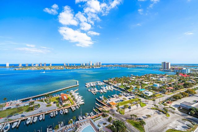 220 LAKE SHORE DR Drive 1107, Lake Park, FL 33403