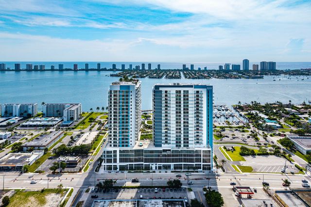 220 LAKE SHORE DR Drive 1107, Lake Park, FL 33403