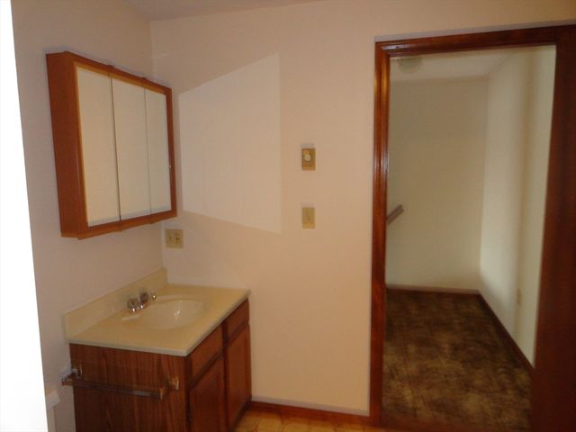 17 Highland St B, Woburn, MA 01801