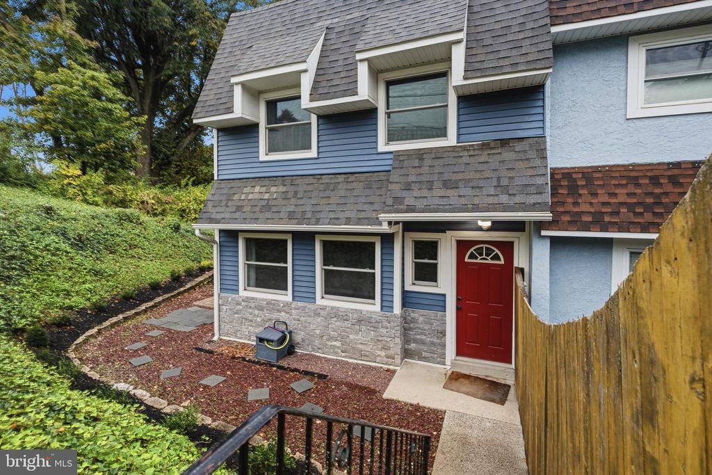 942 GREEN ST, BRIDGEPORT, PA 19405 — exterior