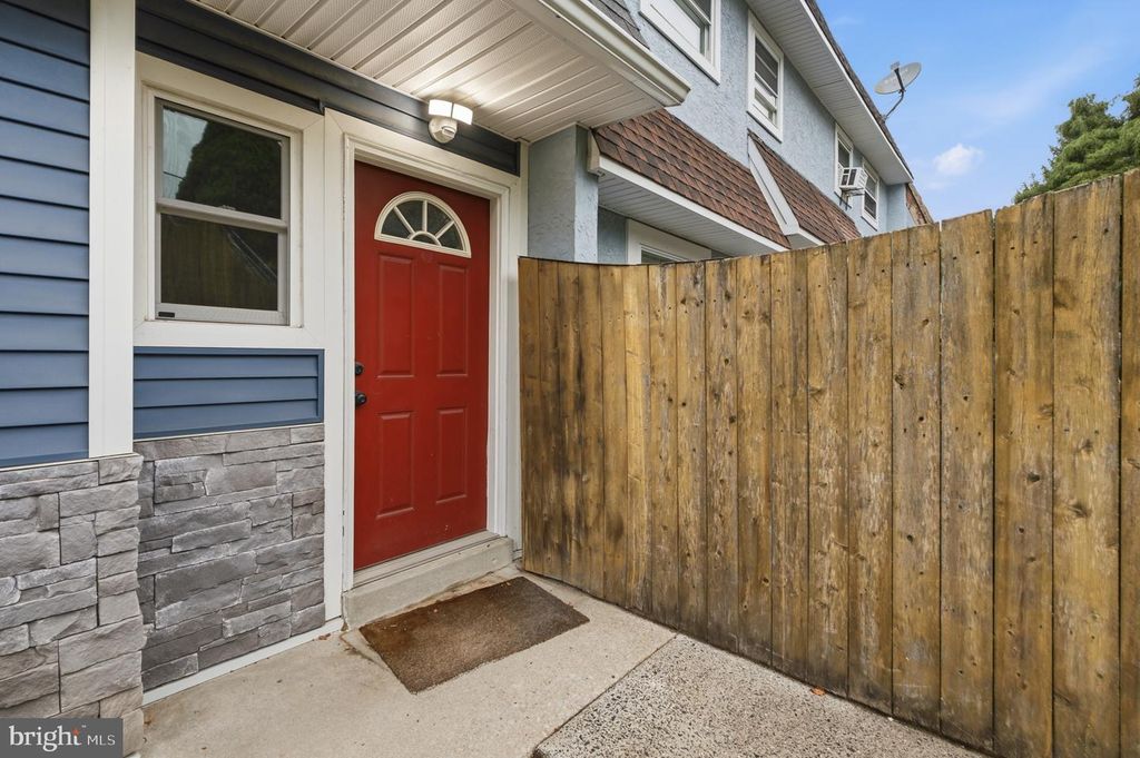 942 GREEN ST, BRIDGEPORT, PA 19405 — photo 2