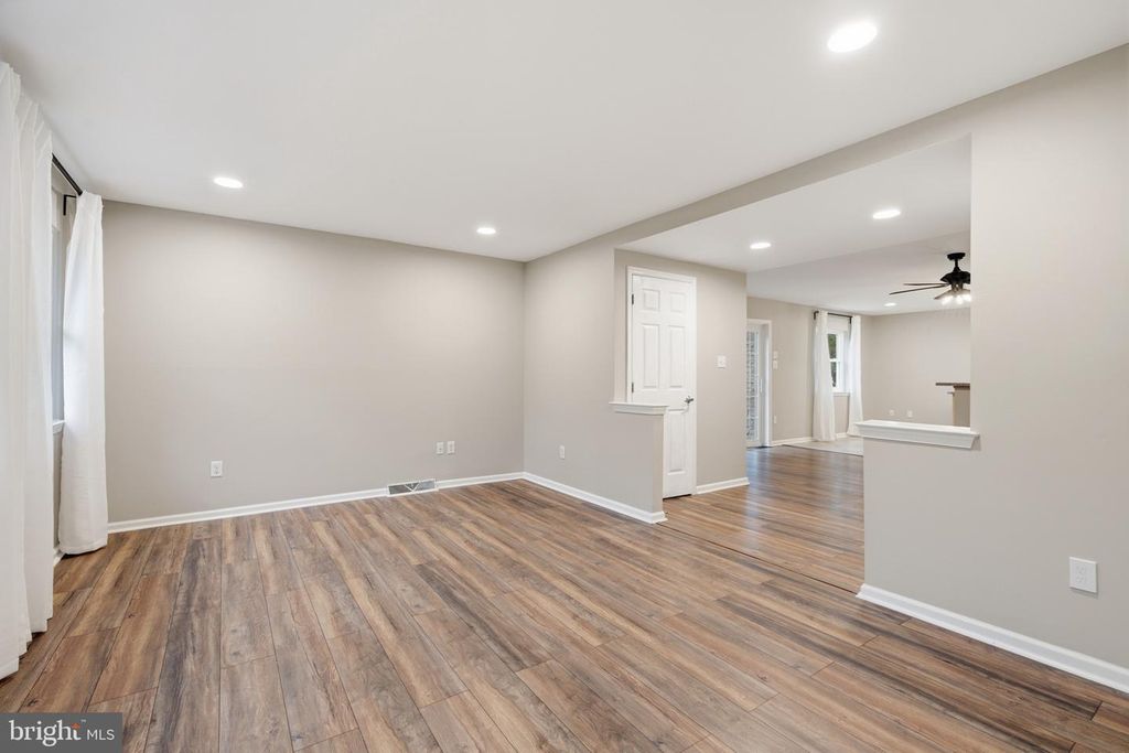 942 GREEN ST, BRIDGEPORT, PA 19405 — photo 3