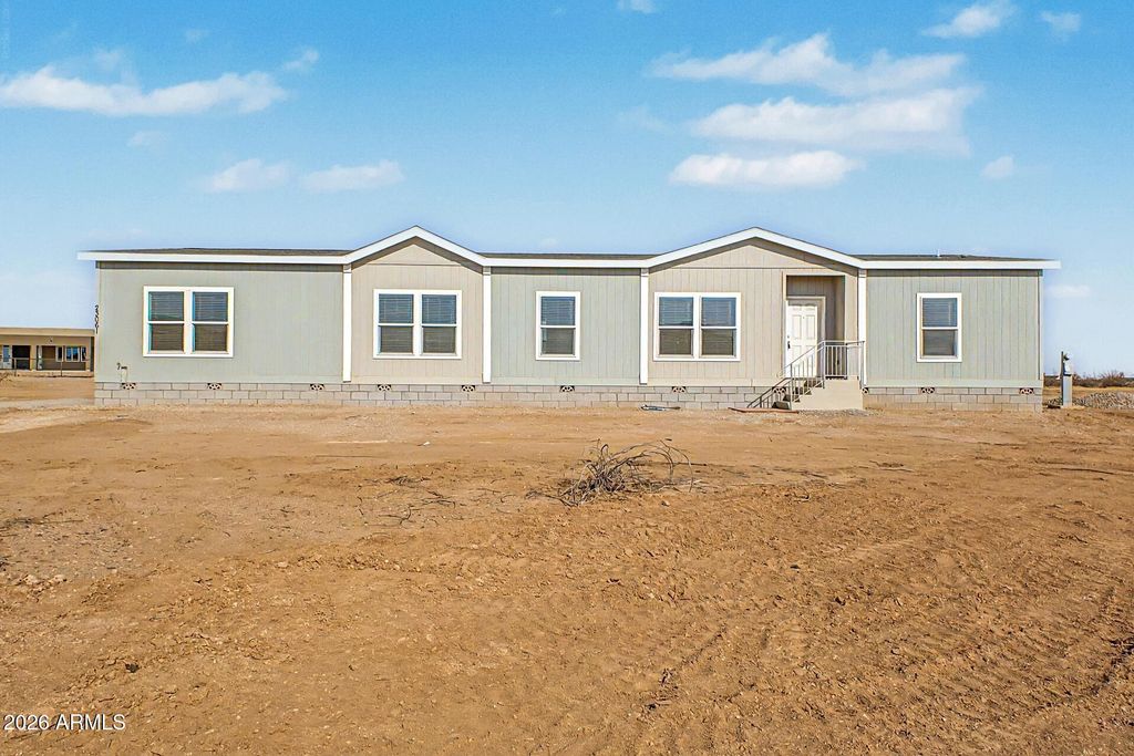 23061 W MILTON Drive, Wittmann, AZ 85361 — exterior