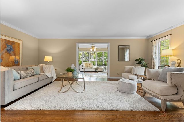 1541 Heritage Court, Lake Forest, IL 60045