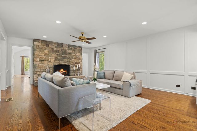 1541 Heritage Court, Lake Forest, IL 60045