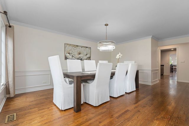 1541 Heritage Court, Lake Forest, IL 60045