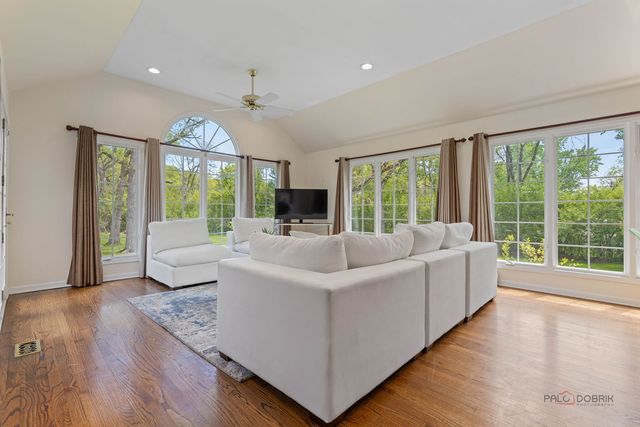 1541 Heritage Court, Lake Forest, IL 60045