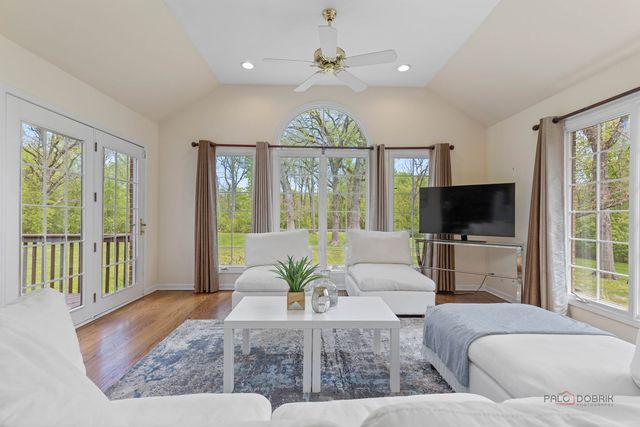 1541 Heritage Court, Lake Forest, IL 60045