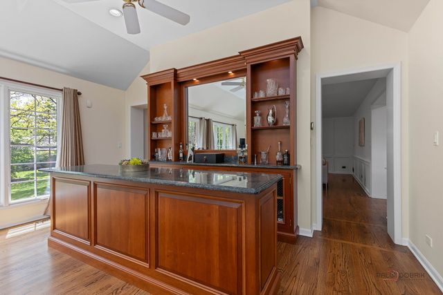 1541 Heritage Court, Lake Forest, IL 60045