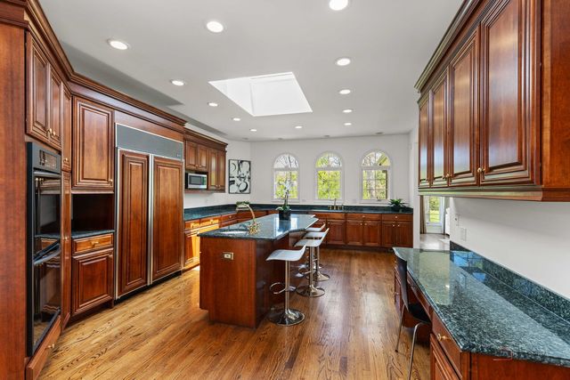 1541 Heritage Court, Lake Forest, IL 60045