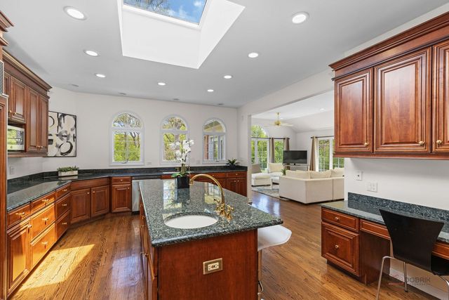 1541 Heritage Court, Lake Forest, IL 60045