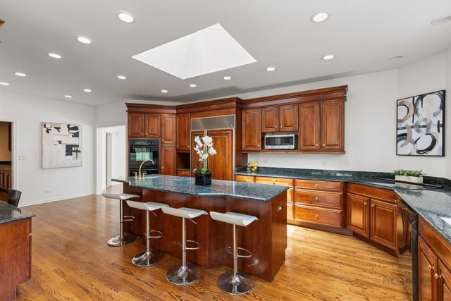 1541 Heritage Court, Lake Forest, IL 60045