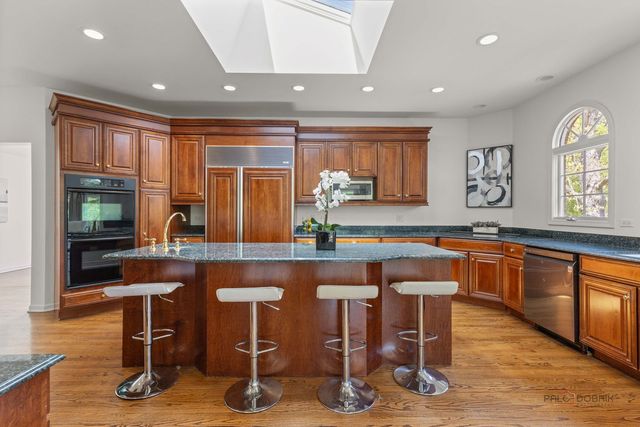 1541 Heritage Court, Lake Forest, IL 60045