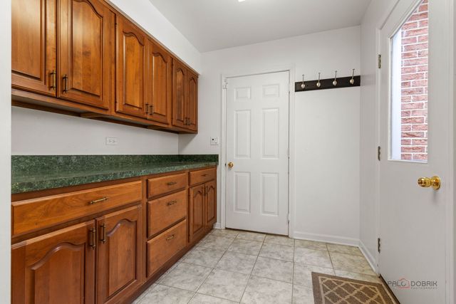 1541 Heritage Court, Lake Forest, IL 60045