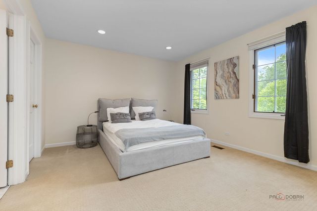 1541 Heritage Court, Lake Forest, IL 60045
