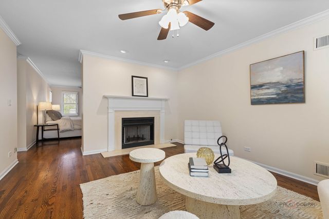 1541 Heritage Court, Lake Forest, IL 60045