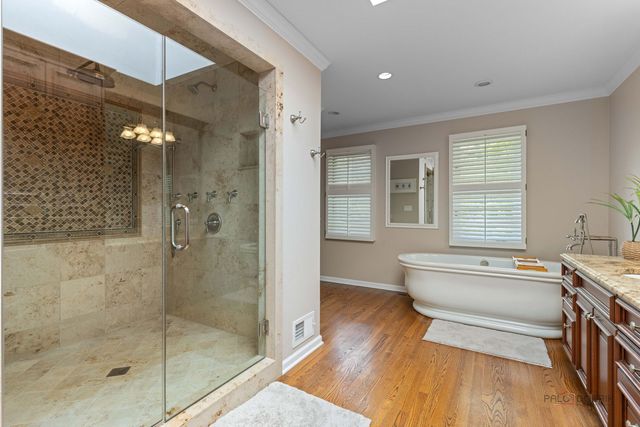 1541 Heritage Court, Lake Forest, IL 60045