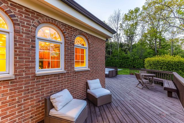 1541 Heritage Court, Lake Forest, IL 60045