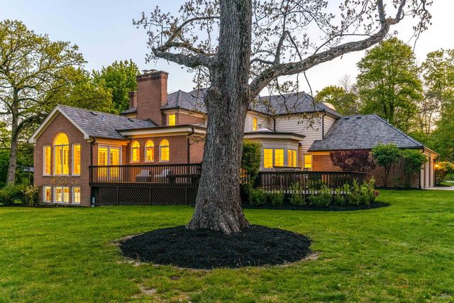1541 Heritage Court, Lake Forest, IL 60045