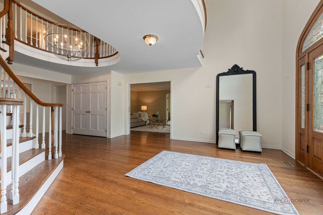 1541 Heritage Court, Lake Forest, IL 60045