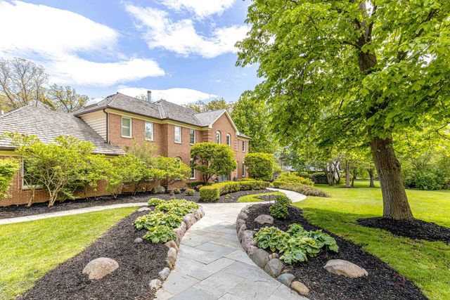 1541 Heritage Court, Lake Forest, IL 60045