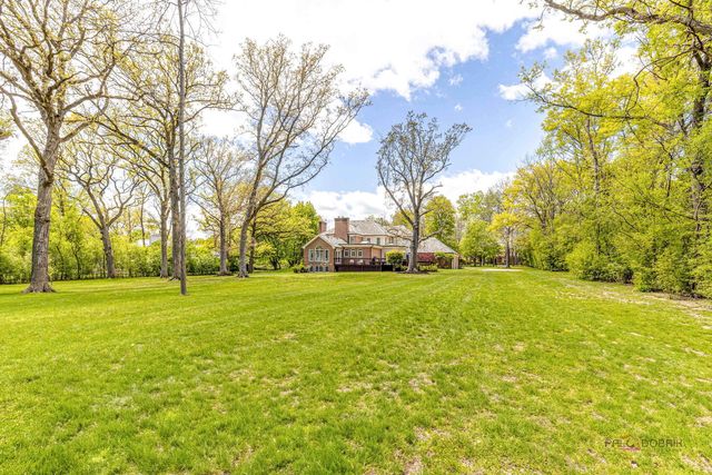 1541 Heritage Court, Lake Forest, IL 60045
