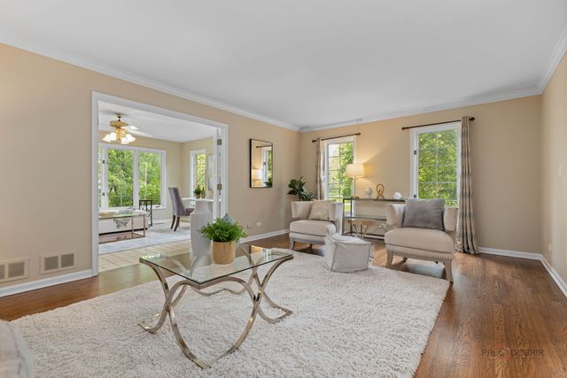 1541 Heritage Court, Lake Forest, IL 60045