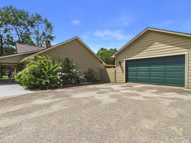 260 W West Ridge Drive, Coldspring, TX 77331