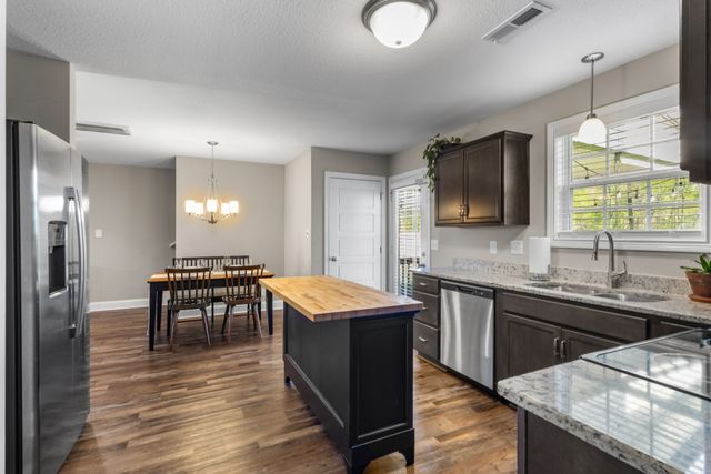 1006 Whitney Dr, Clarksville, TN 37042
