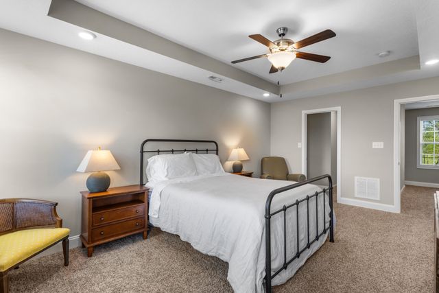 1006 Whitney Dr, Clarksville, TN 37042