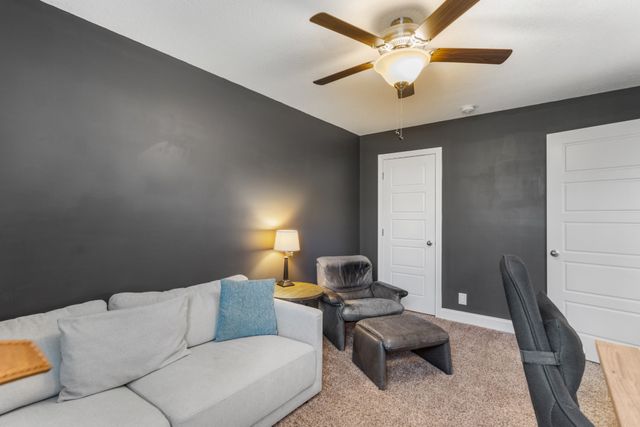1006 Whitney Dr, Clarksville, TN 37042